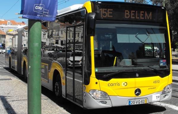 Volvo B7R LE Camo Camus 154 da CarrisTUR no Rossio, 1 de A…