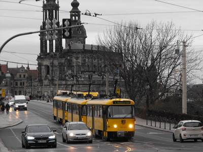 Tram crossing
                Elbe bridge