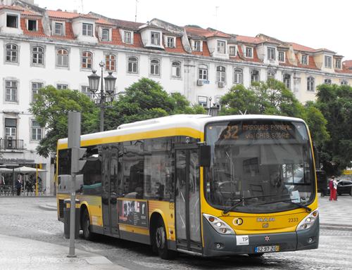 Volvo B7R LE Camo Camus 154 da CarrisTUR no Rossio, 1 de A…