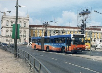 Volvo B7R LE Camo Camus 154 da CarrisTUR no Rossio, 1 de A…